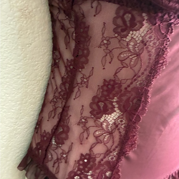 Rene Rofe Grand Finale  Ruffle Burgundy Lace M/L - Picture 4 of 14
